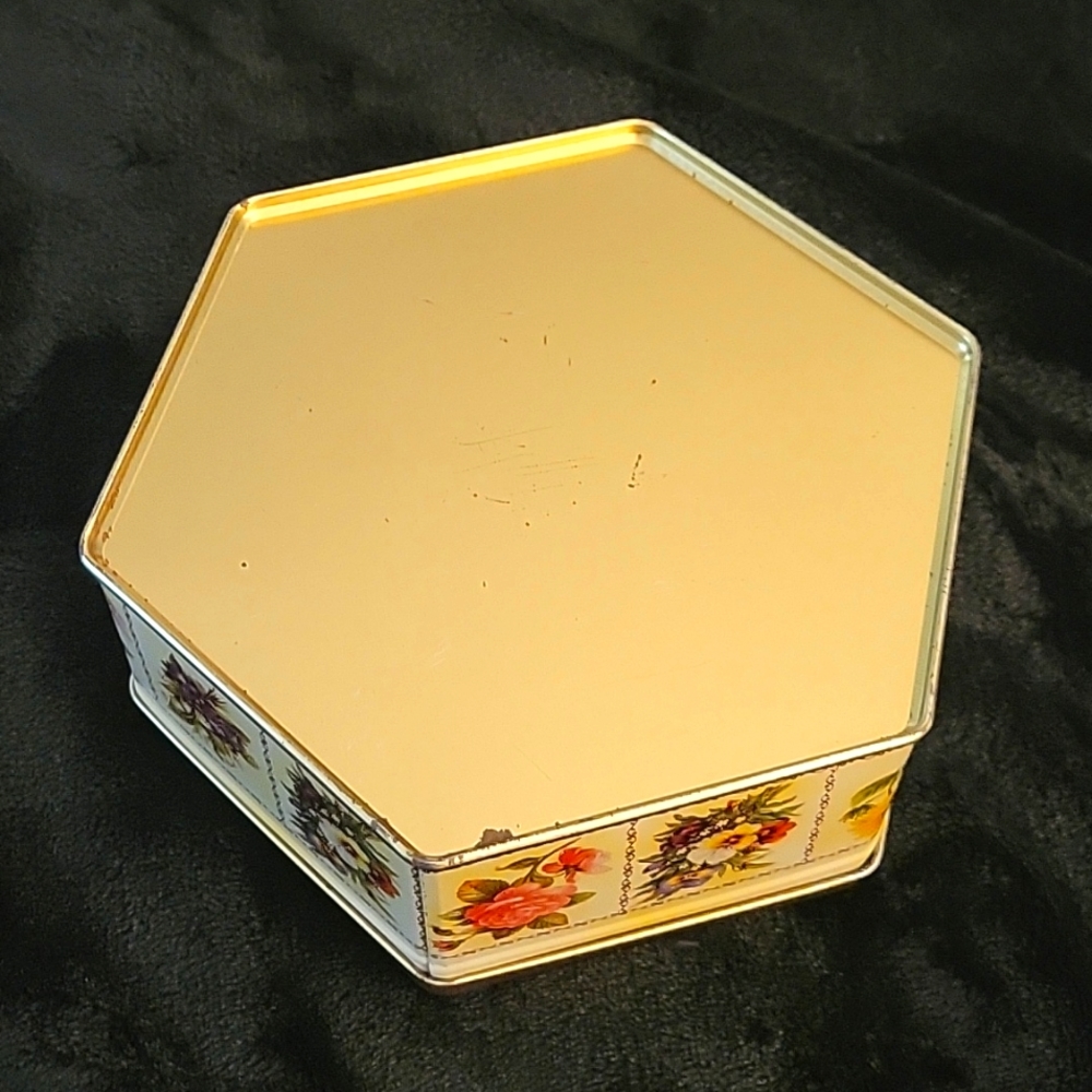 Vintage Rose 🌹 Octagon  Tin - Picture 6 of 16